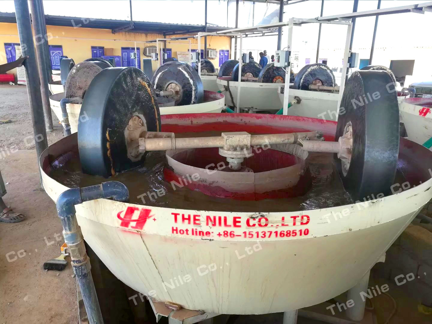 Wet pan mill